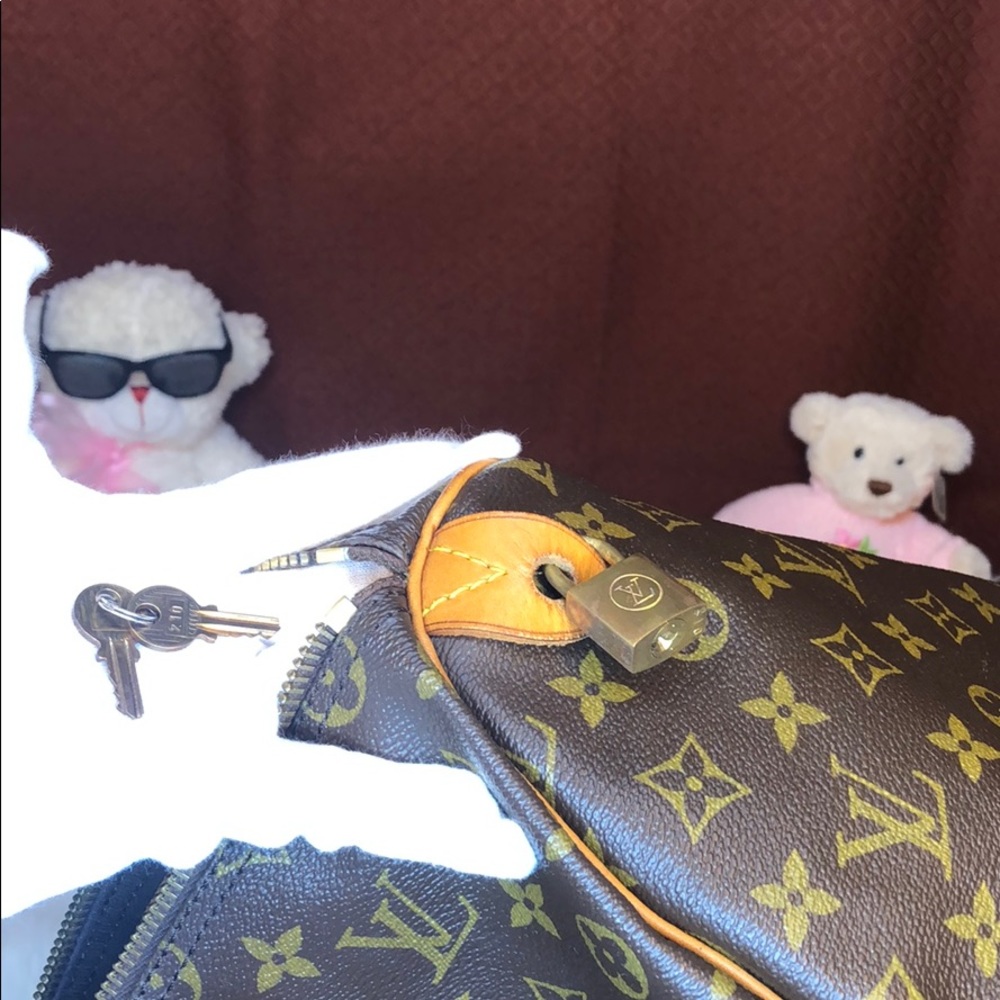 Authentic ✅ - Picture 6 of 8